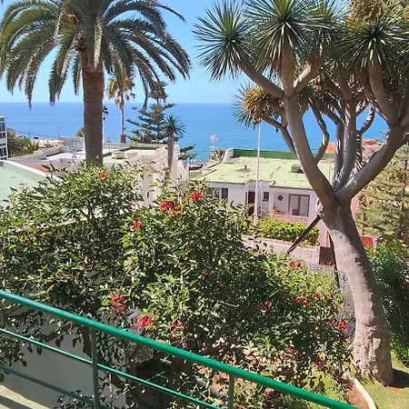 Sea Side Apartment *