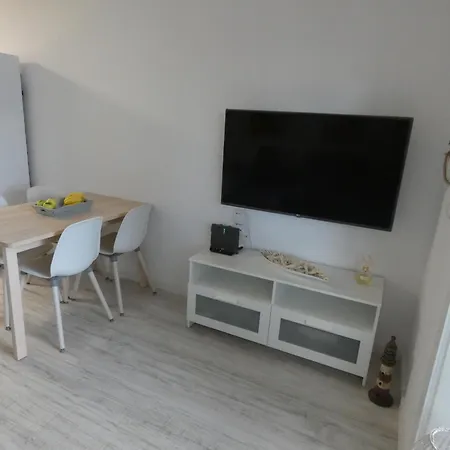 Sea Side Apartment *